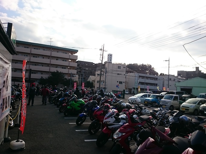 バイク用品店駐輪場②