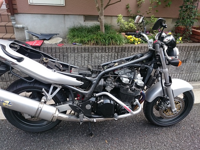 Kawasaki Zr 7ガス欠症状の犯人は バイク屋のオヤジでした 自動車業界特化型税理士事務所 Office M N Garage